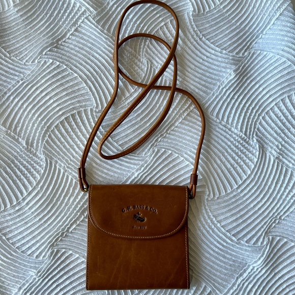 G.H.BASS & CO. Leather Crossbody Bag - Picture 1 of 4